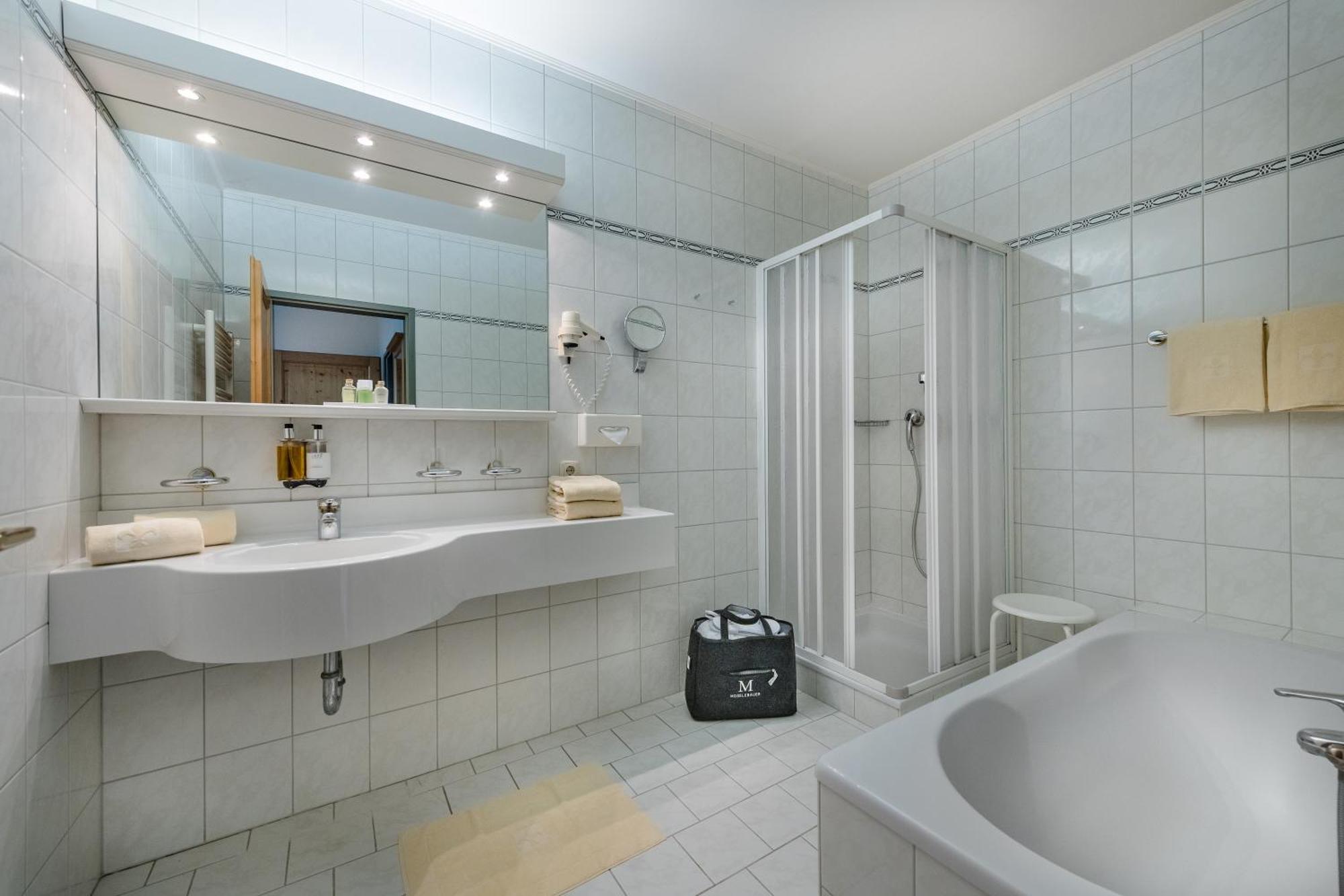 Hotel Moselebauer บาด ซังค์ เลออนฮาร์ด อิม ลาวานท์ทาล ภายนอก รูปภาพ